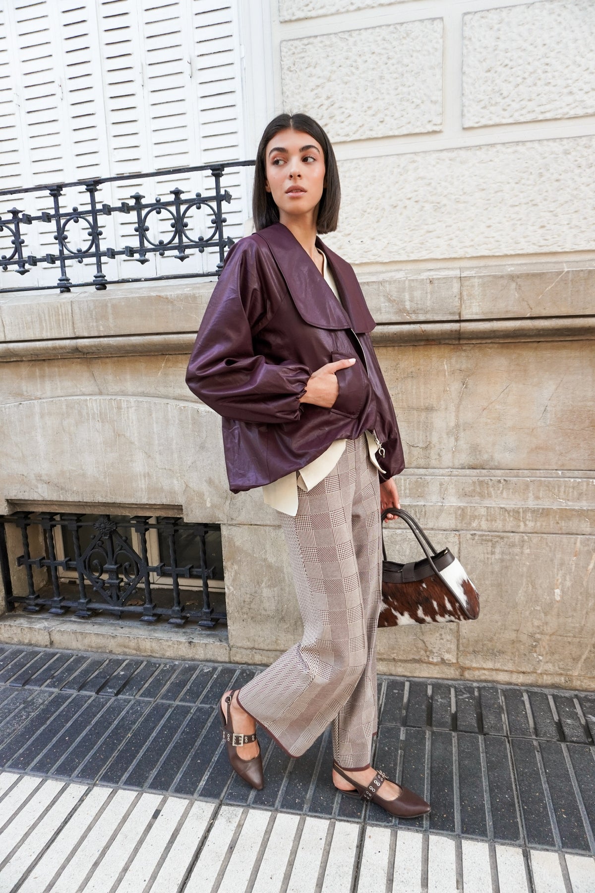 Pantalón de cuadros en tonos topo y beige — otra vista de la colección DE ROZIO