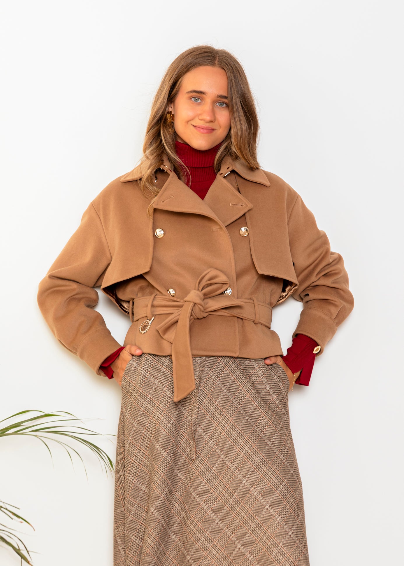 Chaquetón corto con botones joya