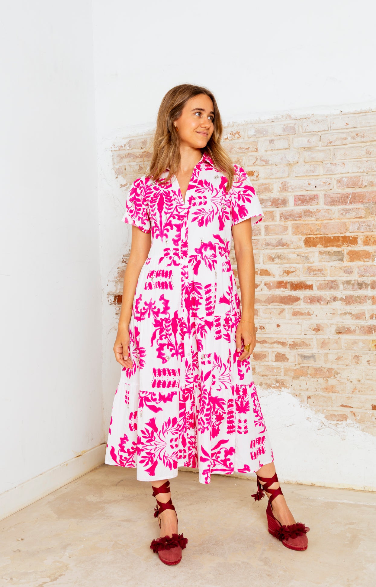 Vestido apliques estampado fucsia