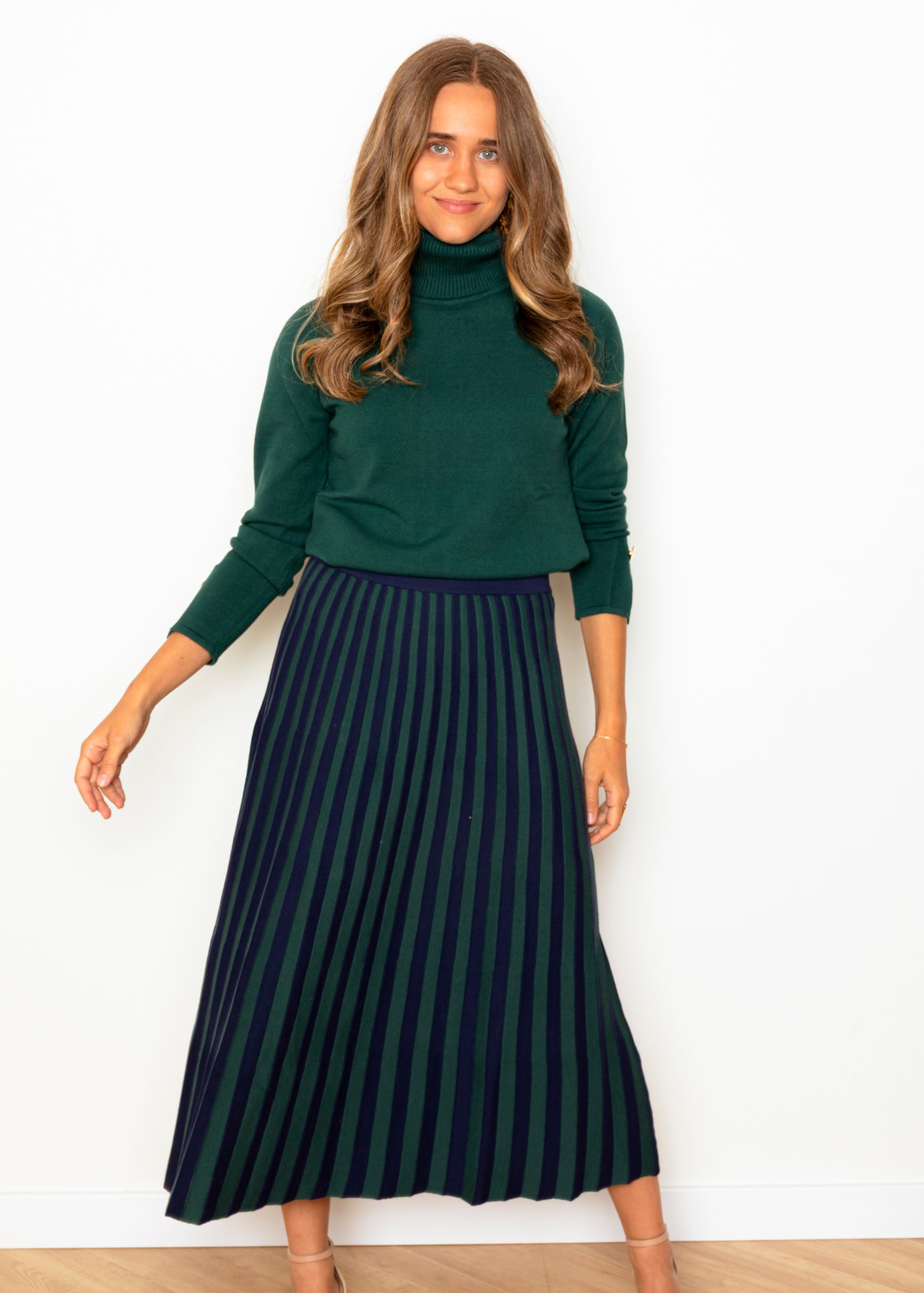 Jersey con aberturas laterales y botones en manga