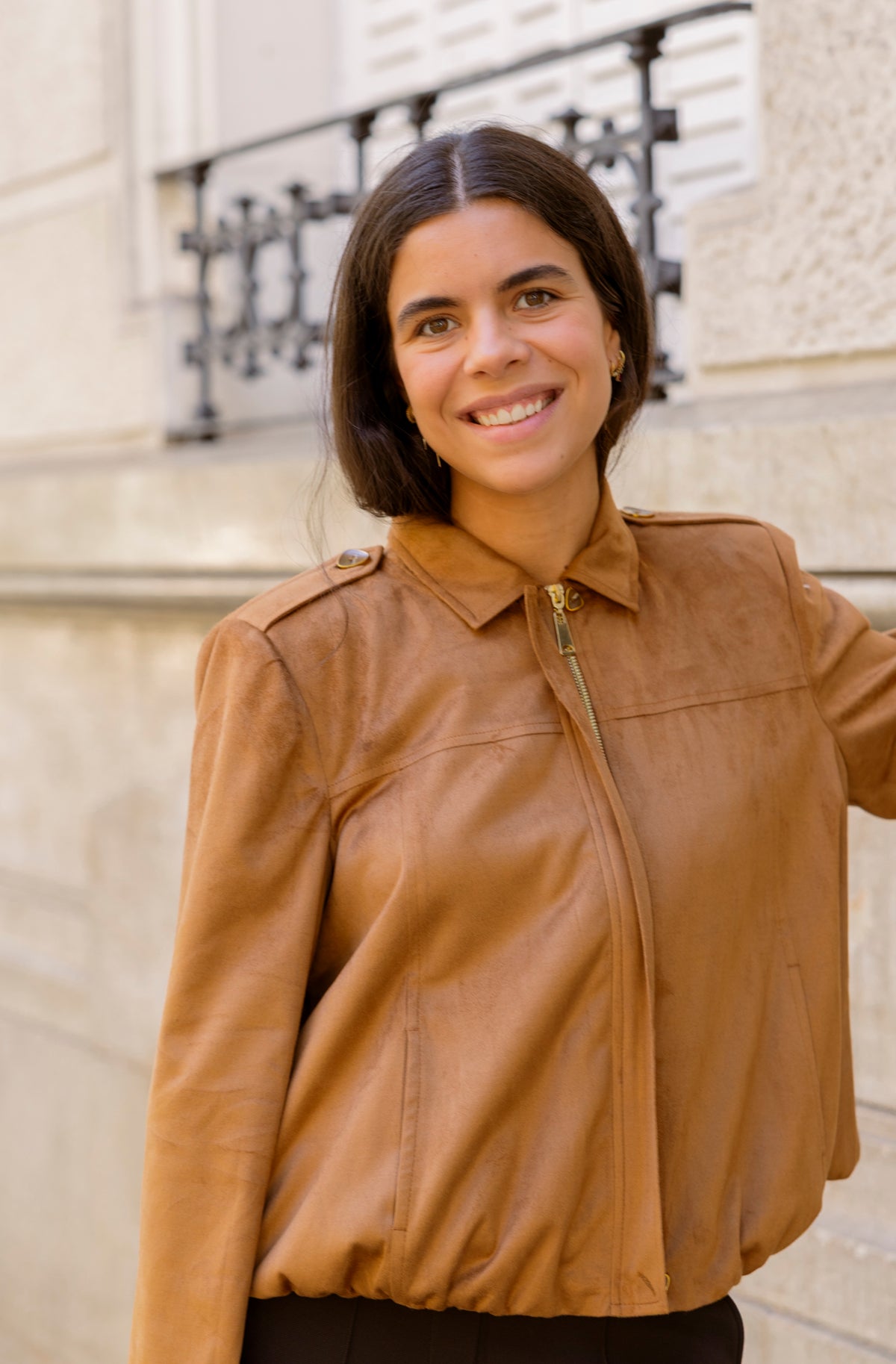 Cazadora camel con cuello camisero: fotografía 1