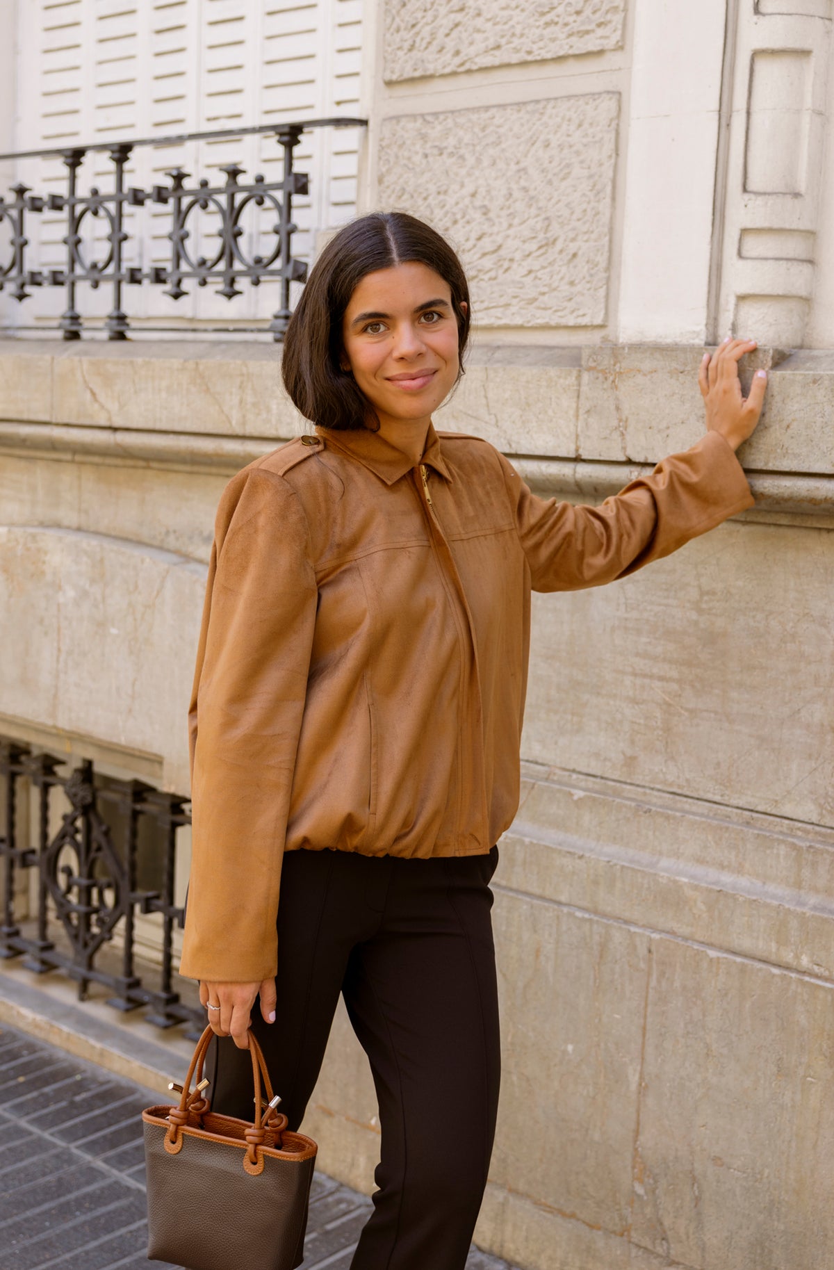 Cazadora camel con cuello camisero: fotografía 2
