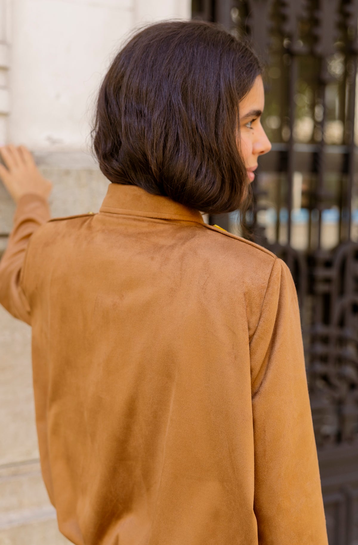 Cazadora camel con cuello camisero: fotografía 3