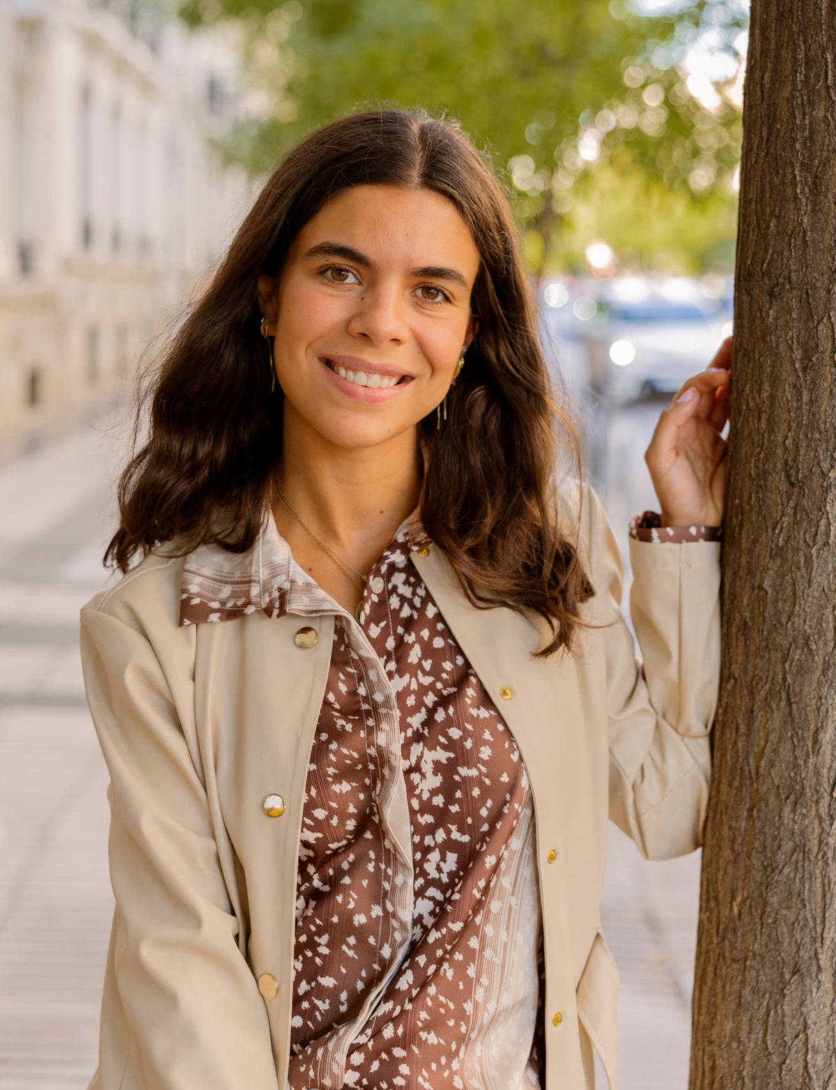 Camisa fluida estampada en tonos tierra