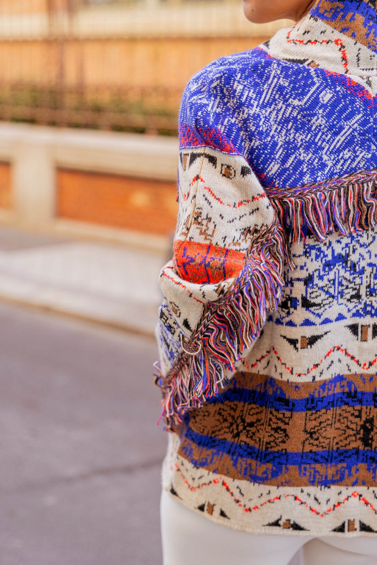 Chaqueta de punto doble estampada con flecos – Aldo Martins