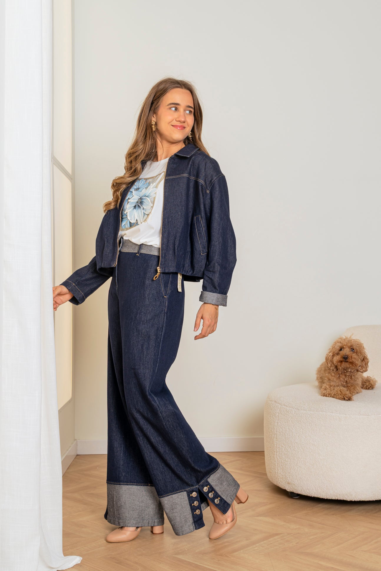 Pantalón vaquero recto con detalle de botones