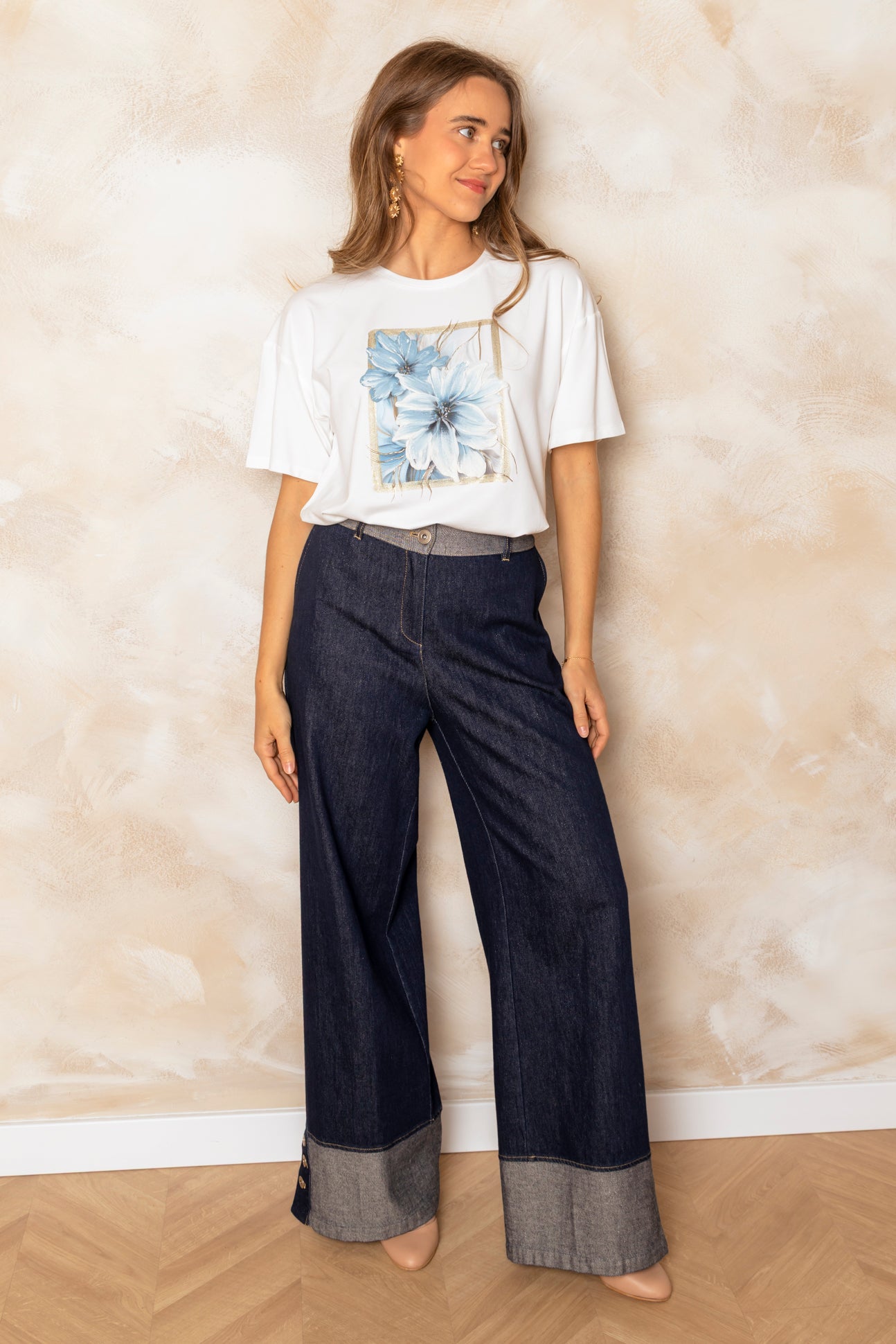 Pantalón vaquero recto con detalle de botones