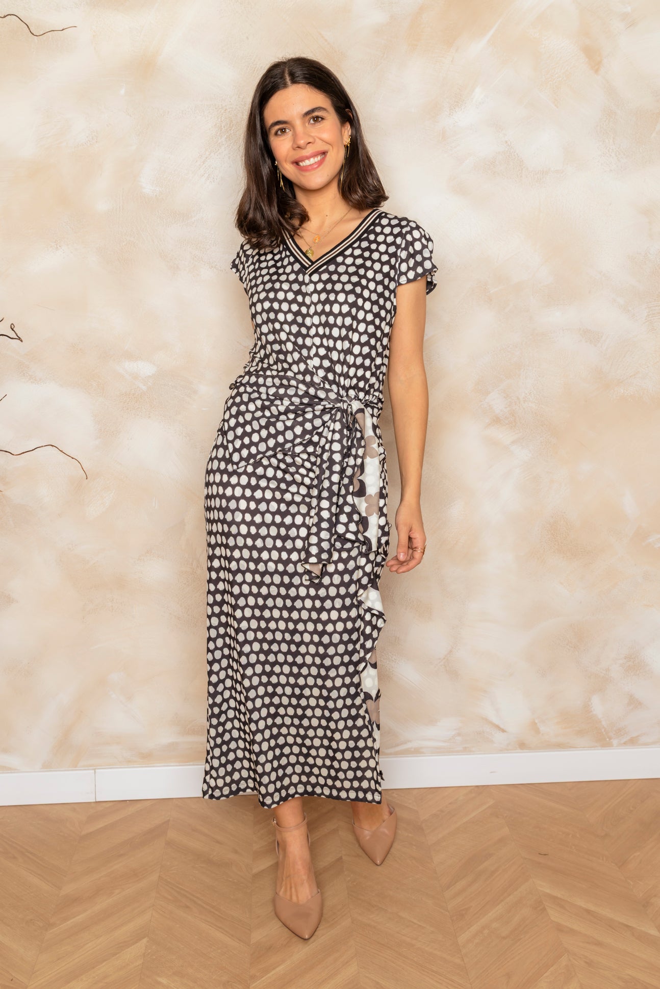 Falda midi de lunares con volantes