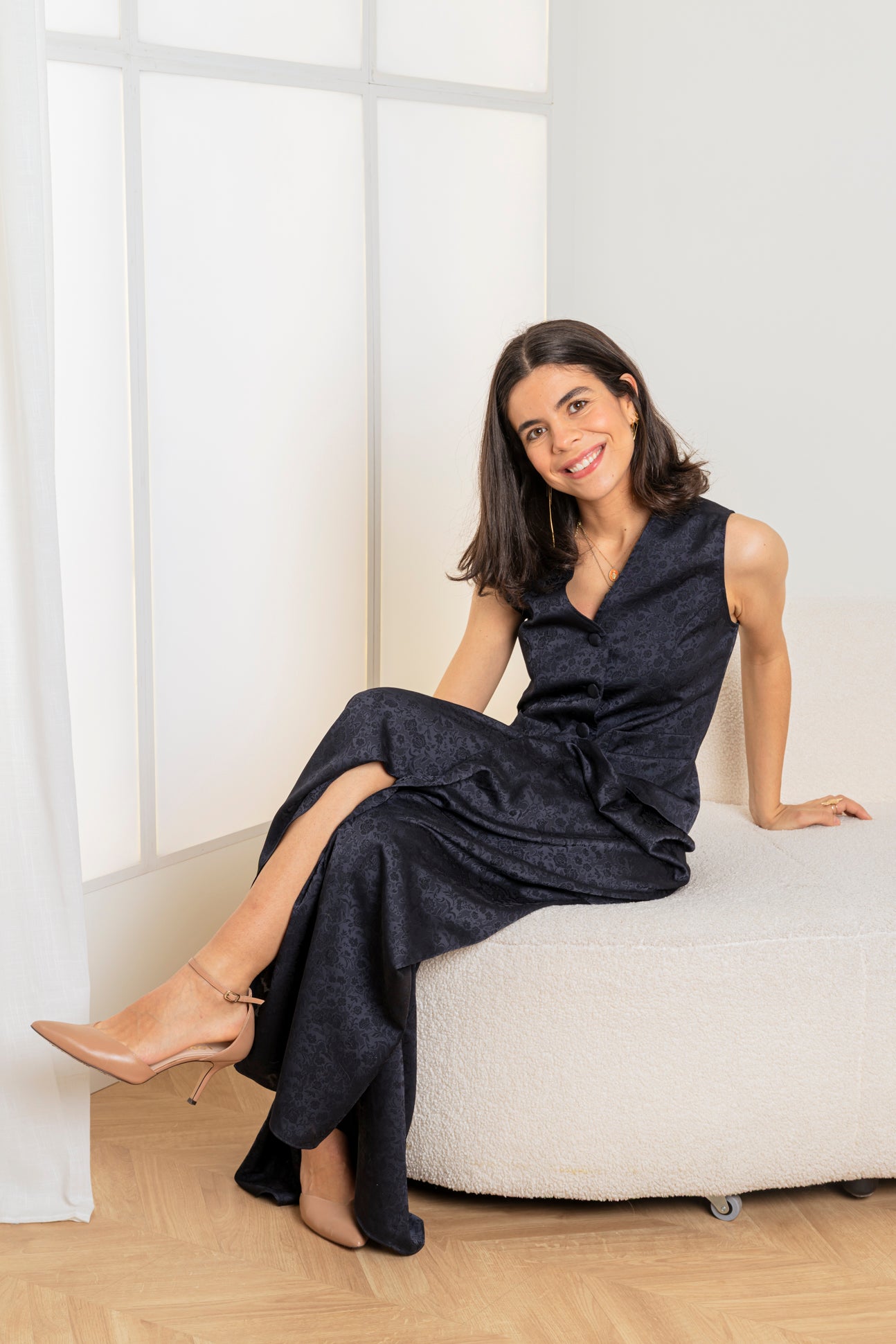 Pantalón fluido azul marino efecto pierna larga