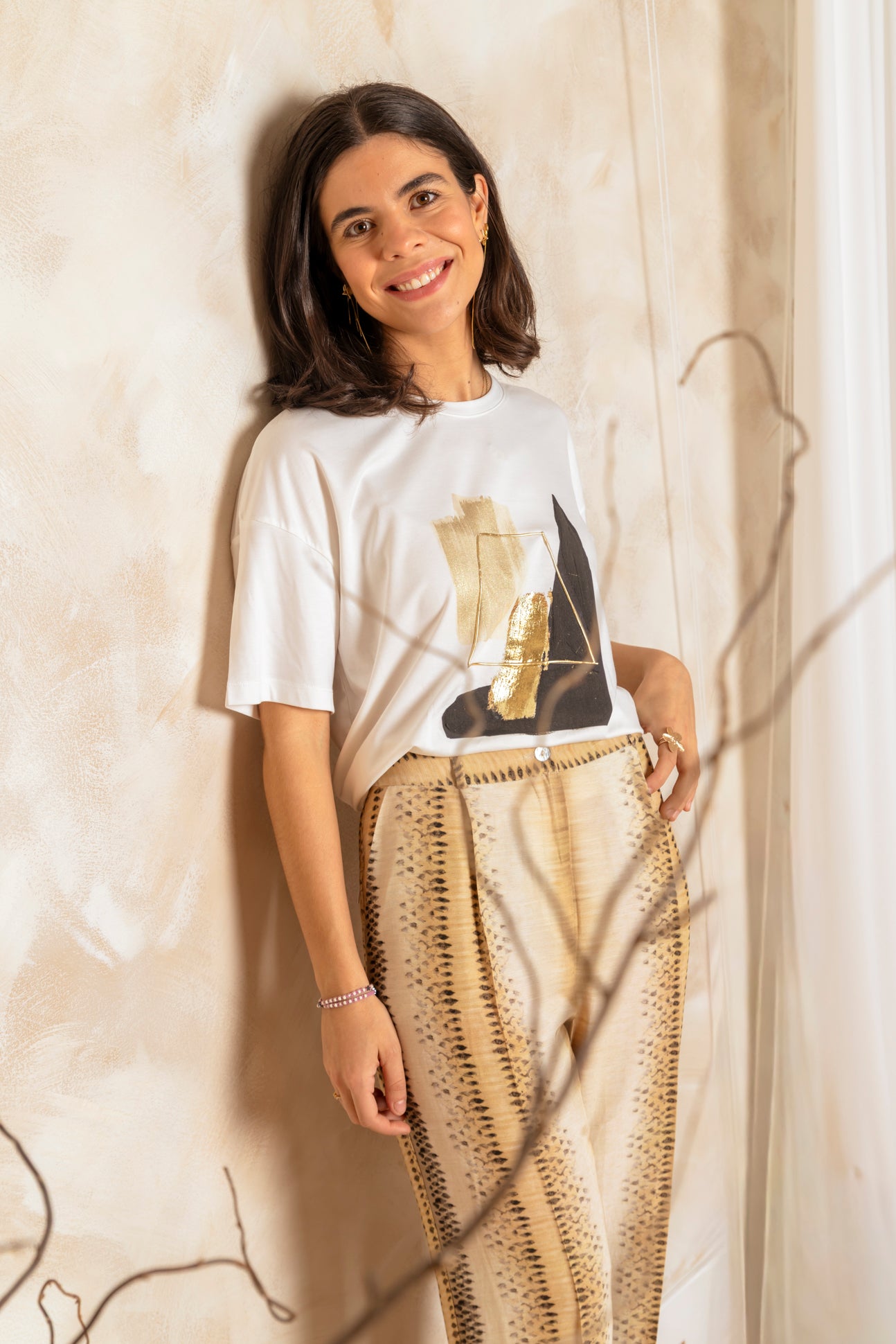 Pantalón fluido estampado en tonos tierra