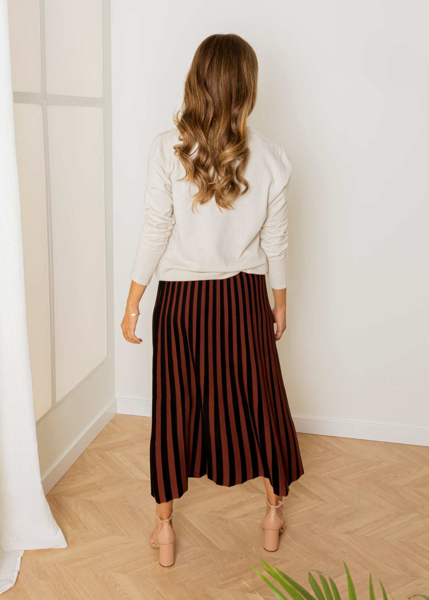 Falda midi de punto a rayas cacao y negro